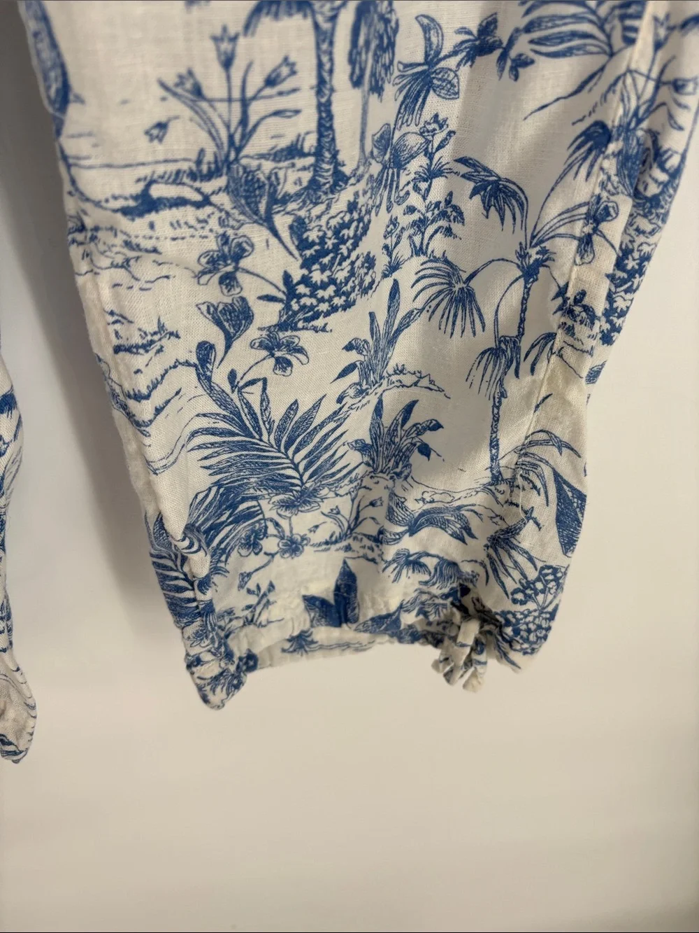 🪵 Nicole Miller linen rayon Blue and White Tropical Print Joggers - Picture 5 of 9